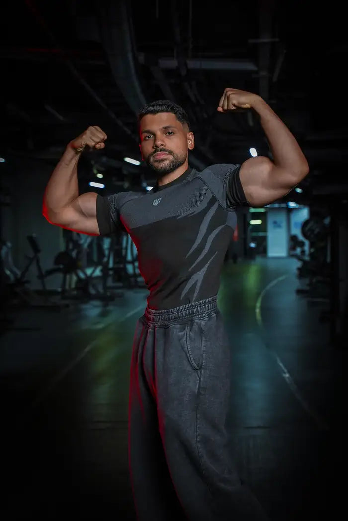 Seamless Compression Tee in Graphite