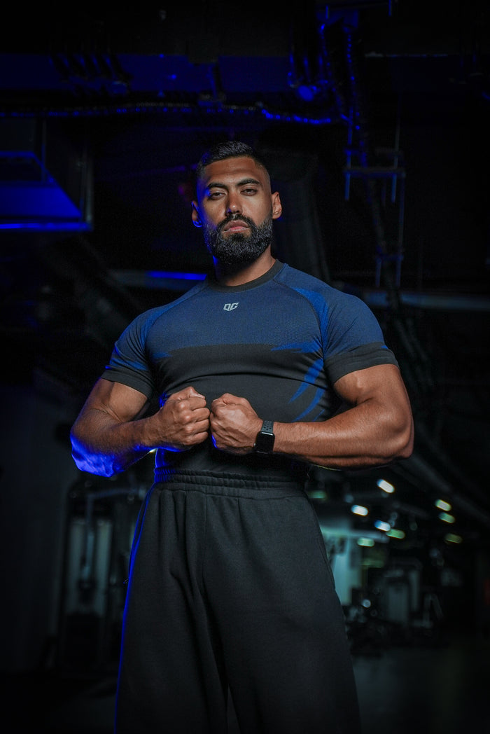 The red seamless compression shirt and black sweatpants, worn in the gym